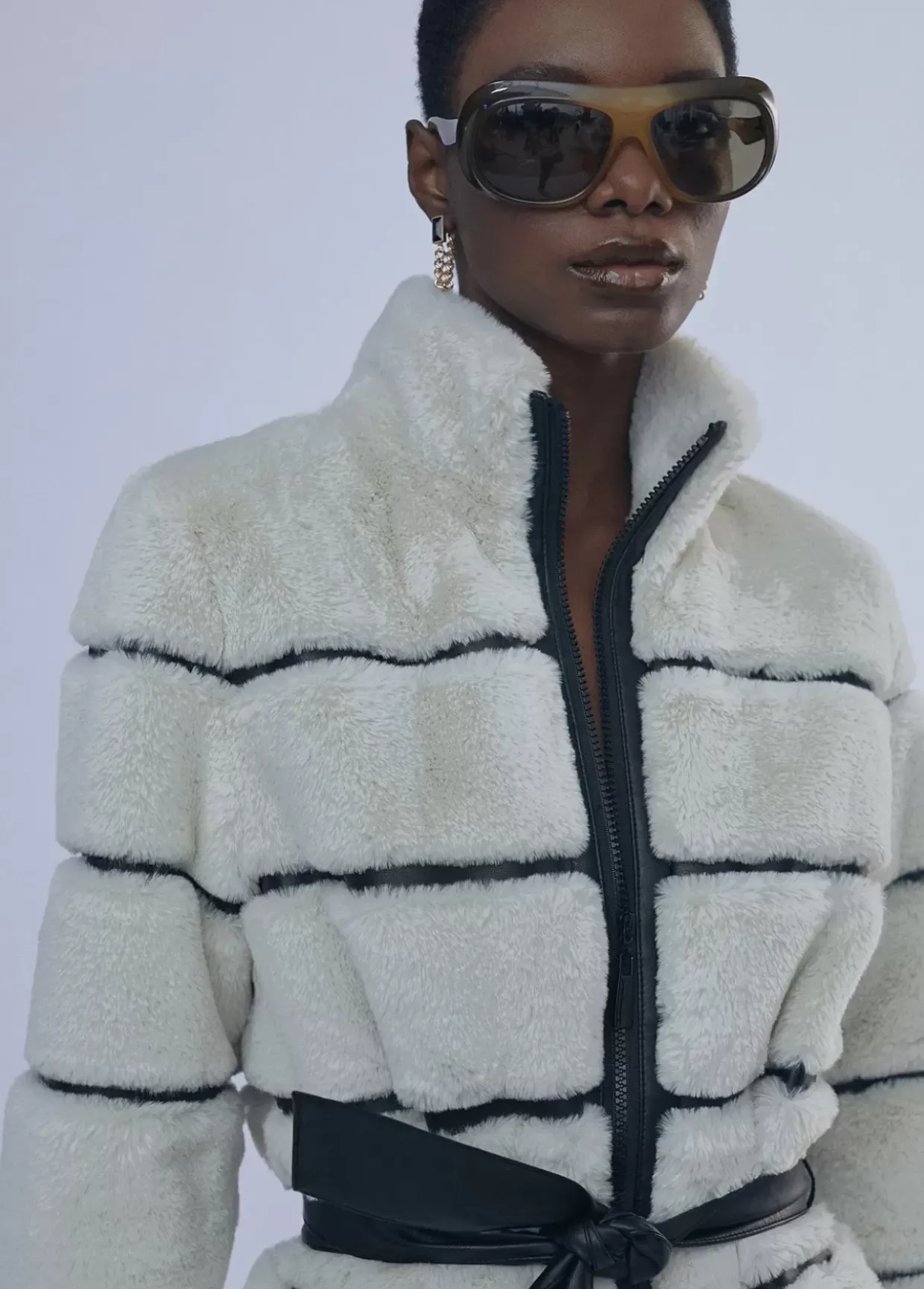 Abrigo pelo detalle efecto piel | COLECCIÓN LOLA | Lola Casademunt