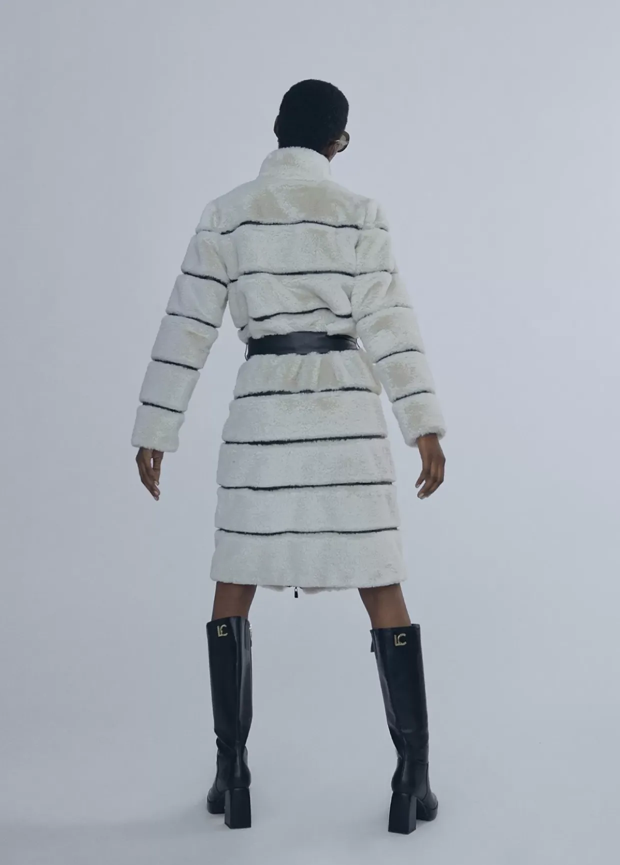 Abrigo pelo detalle efecto piel | COLECCIÓN LOLA | Lola Casademunt
