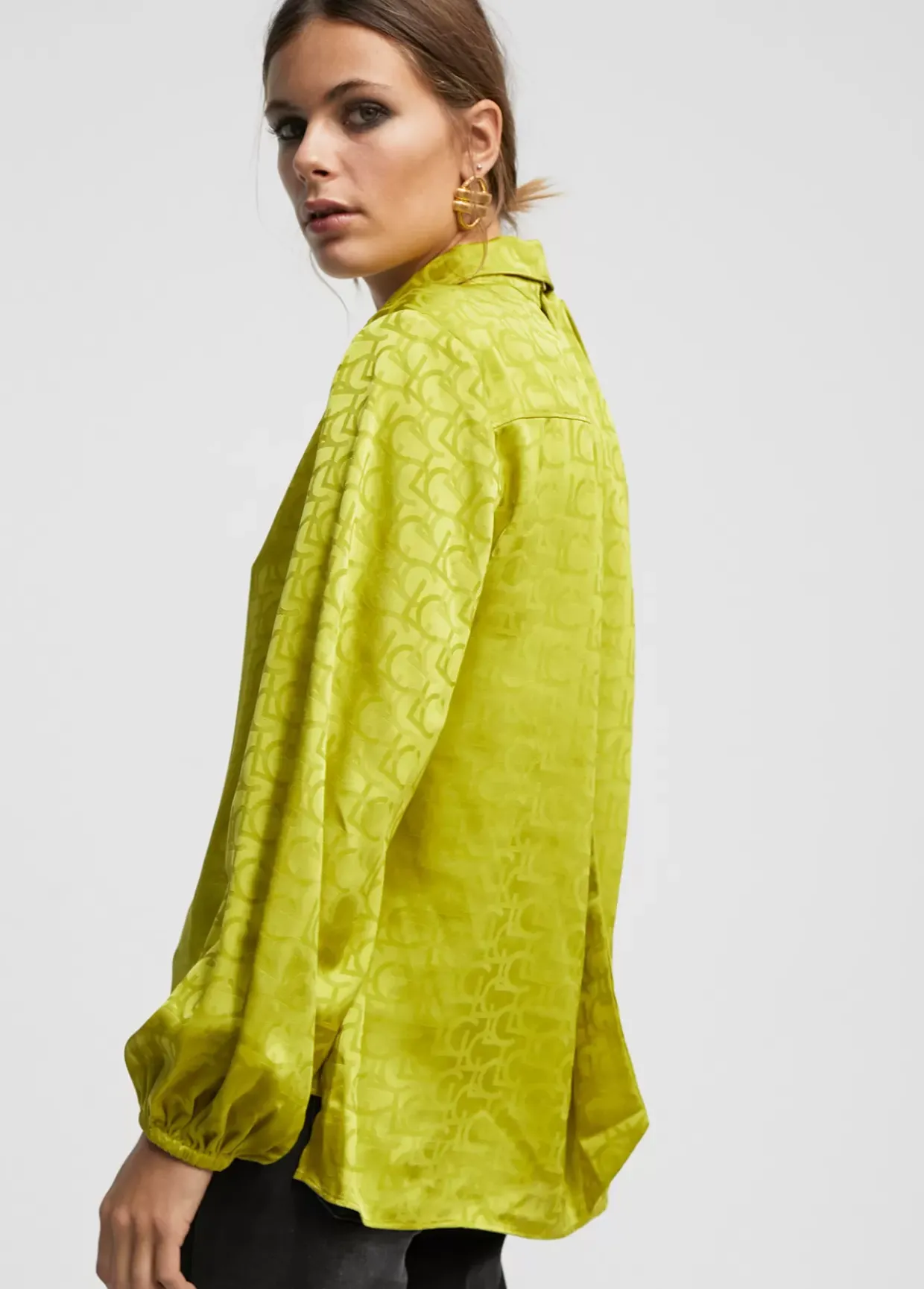 Blusa con lazo
