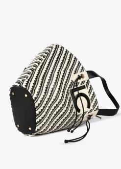 Bolso tipo cesta en efecto rafia