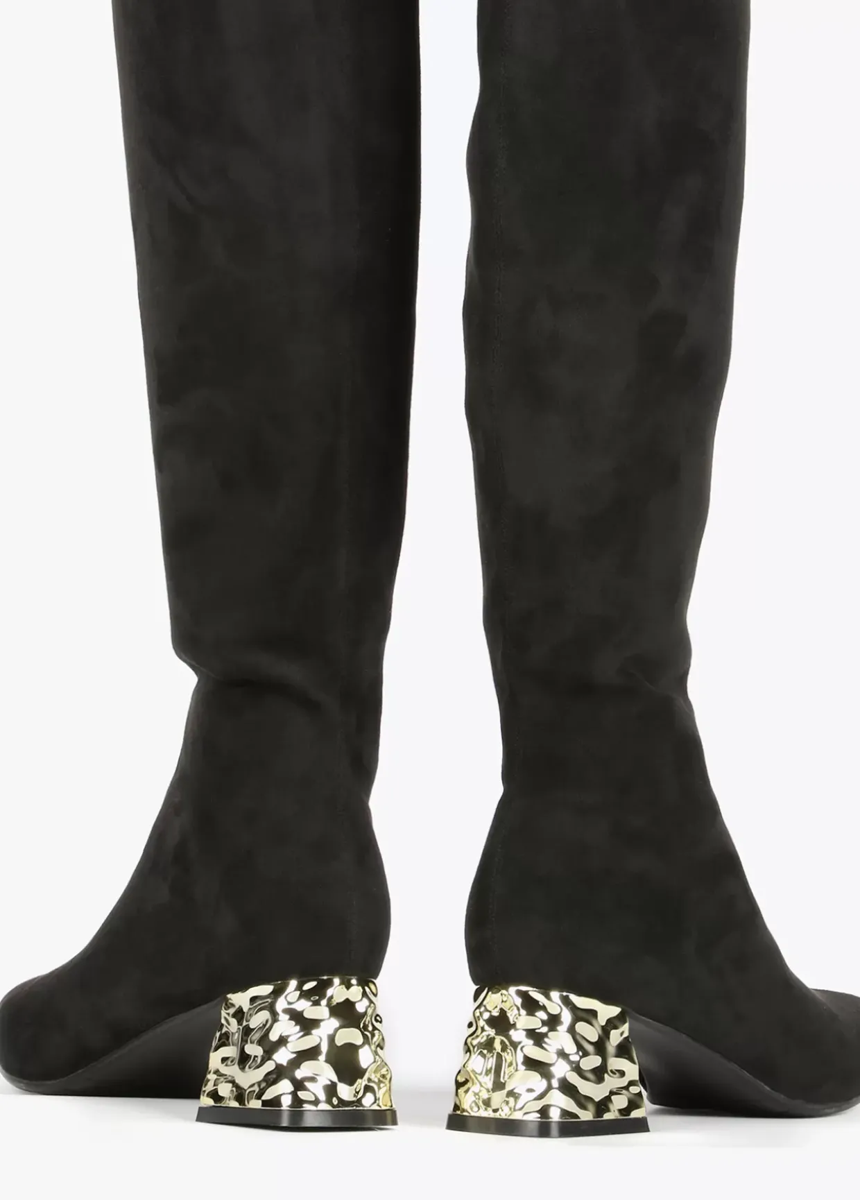 Bota caña alta con tacón dorado