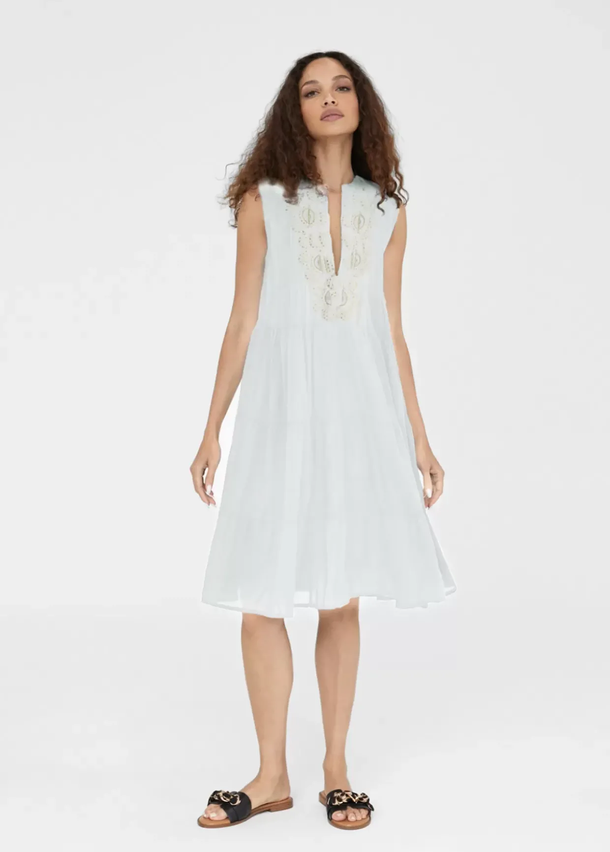 Caftan corto con bordado