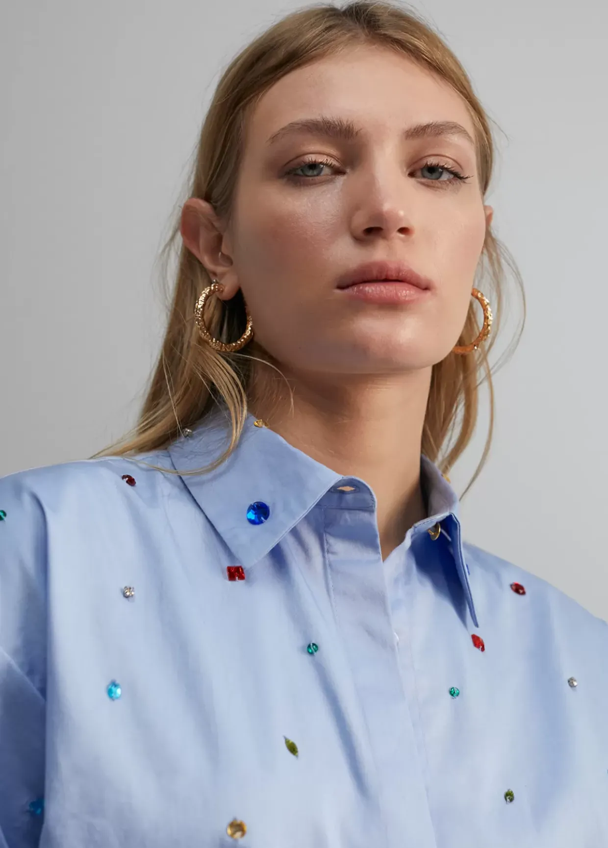 Camisa detalle joyas