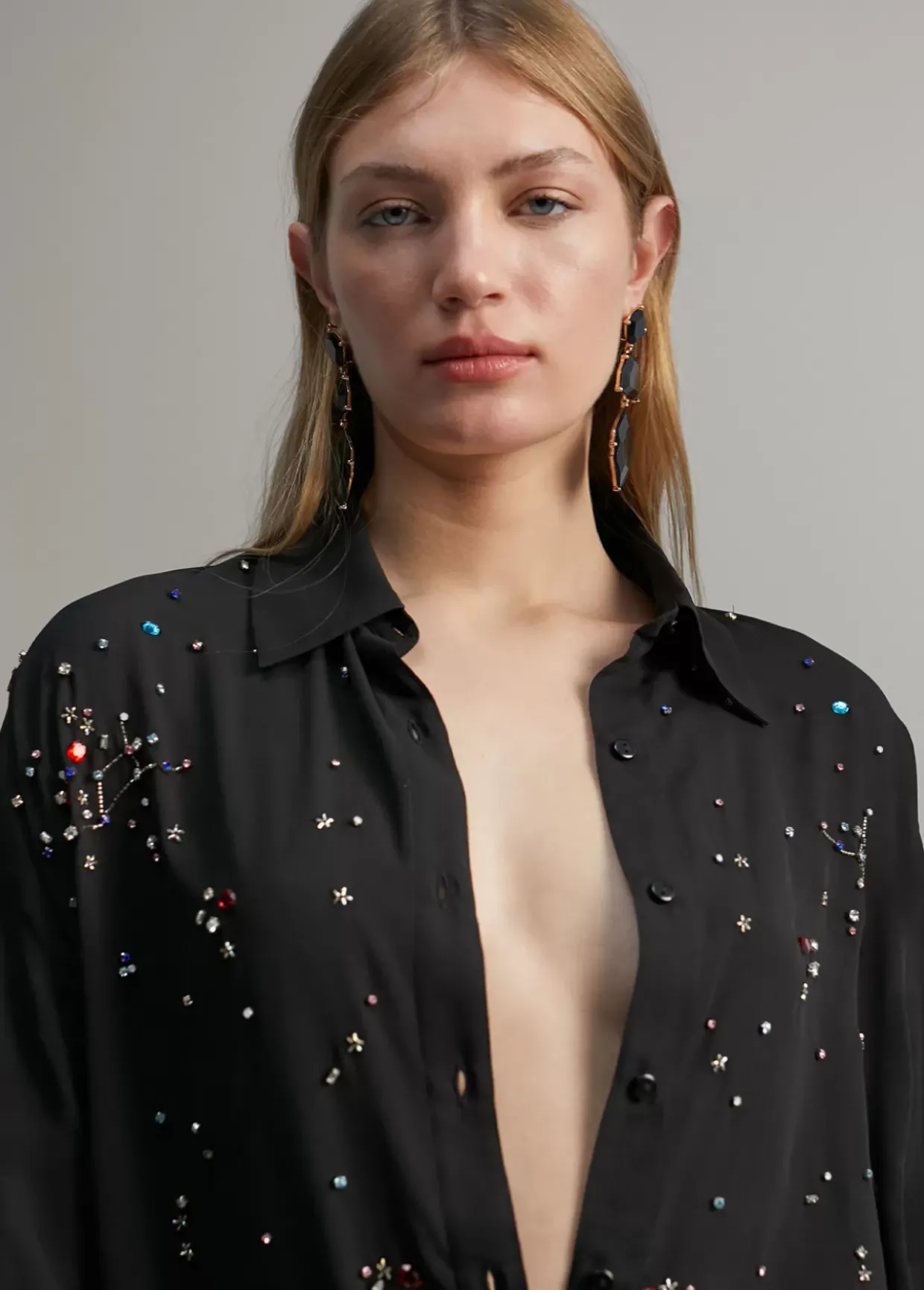 Camisa detalle joyas