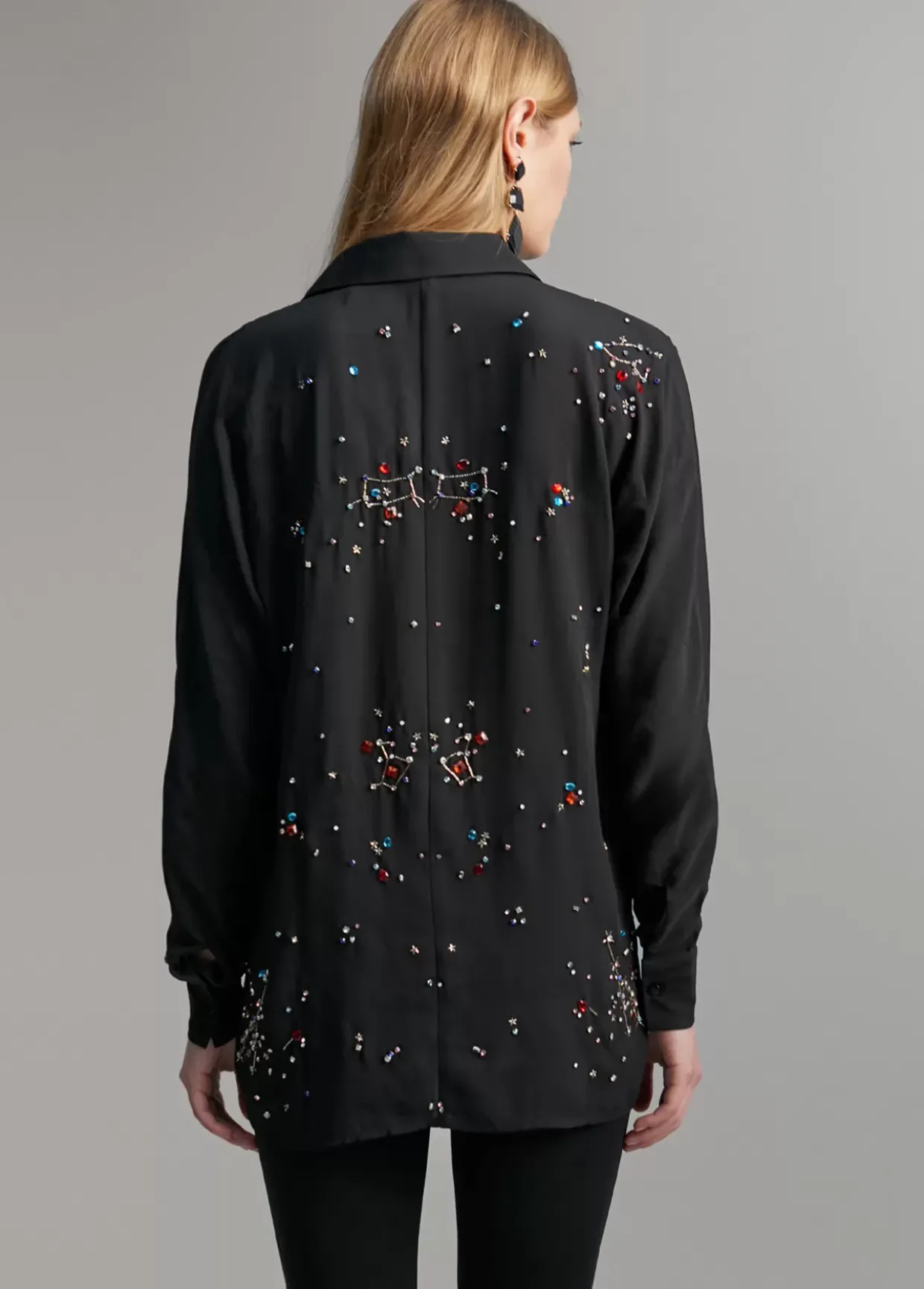 Camisa detalle joyas