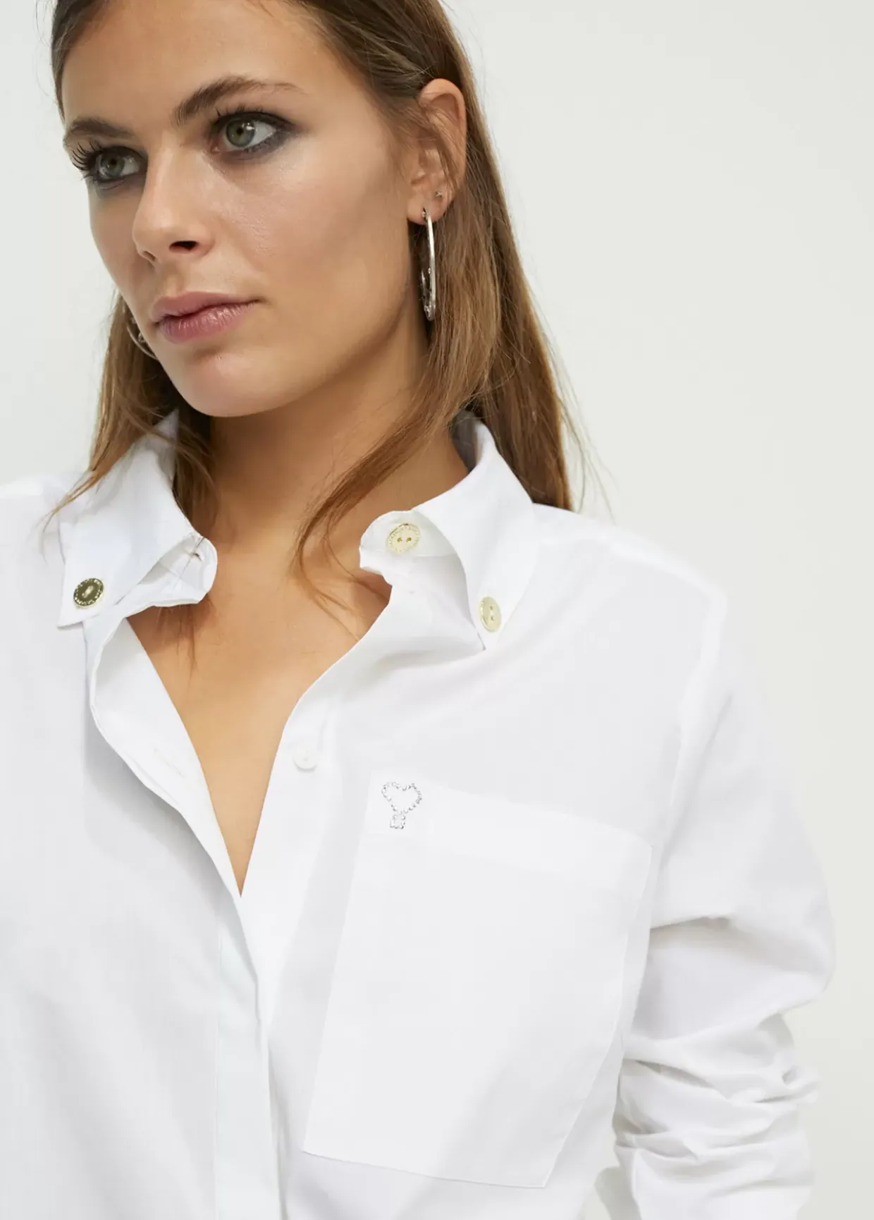Camisa detalle logo