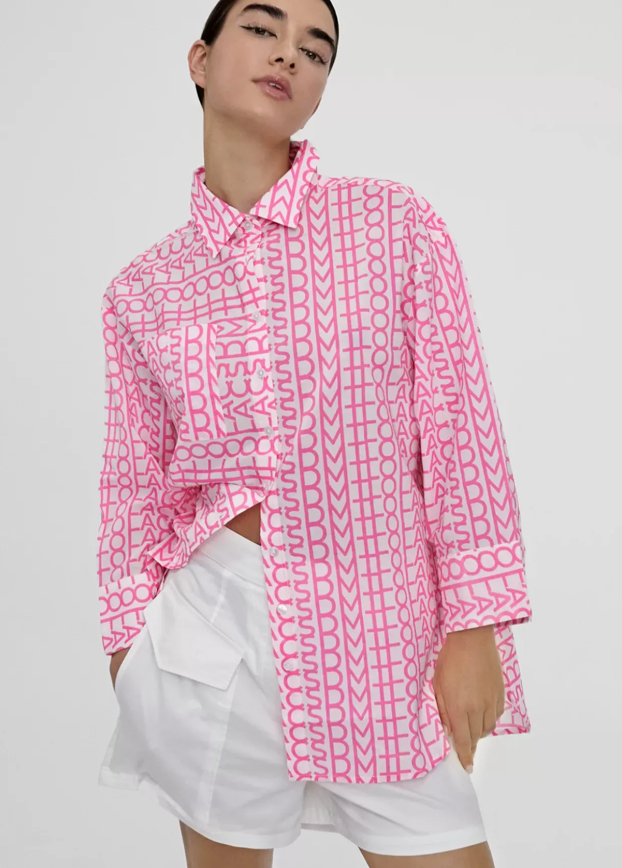 Camisa logomanía