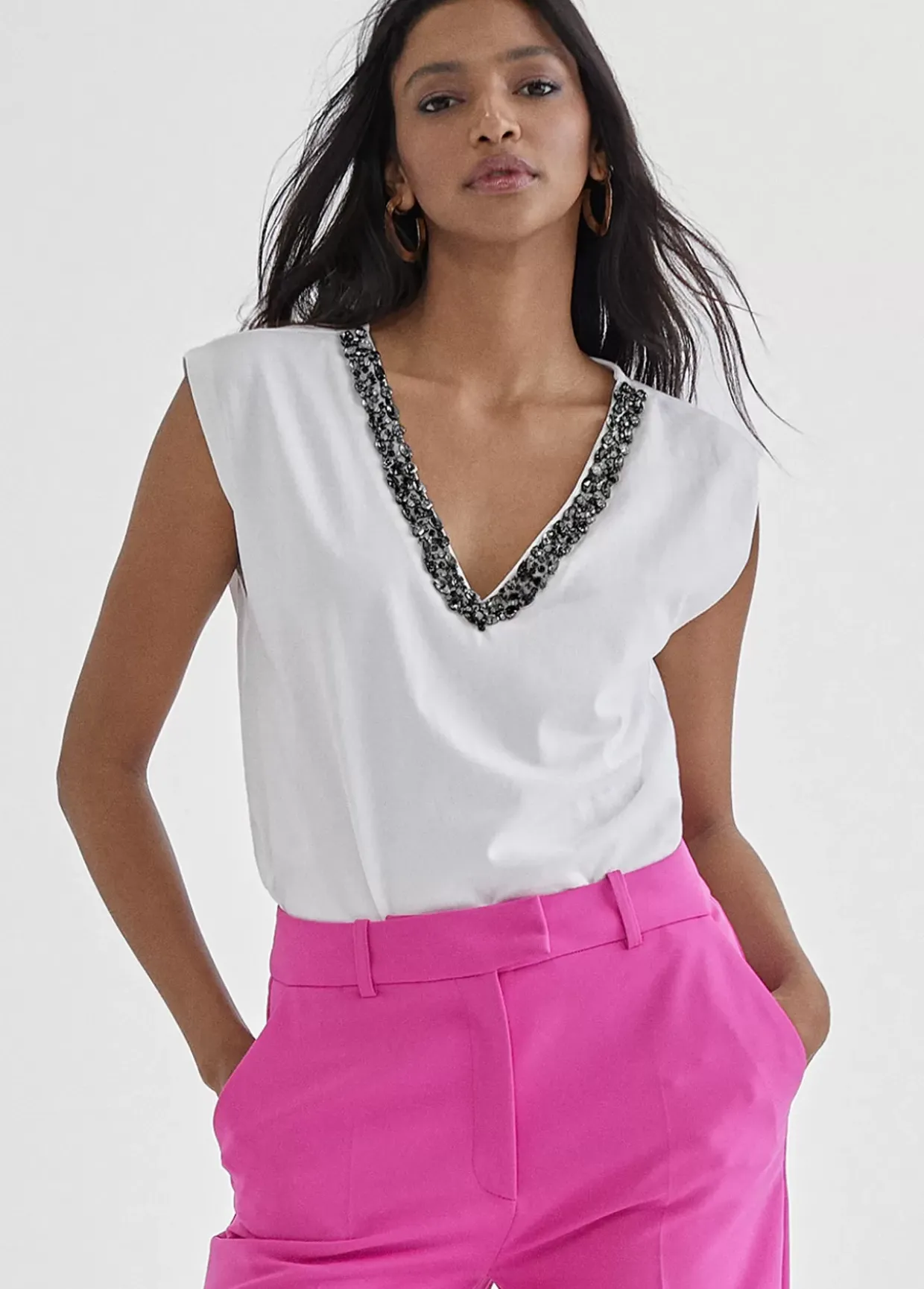 Camiseta escote joyas