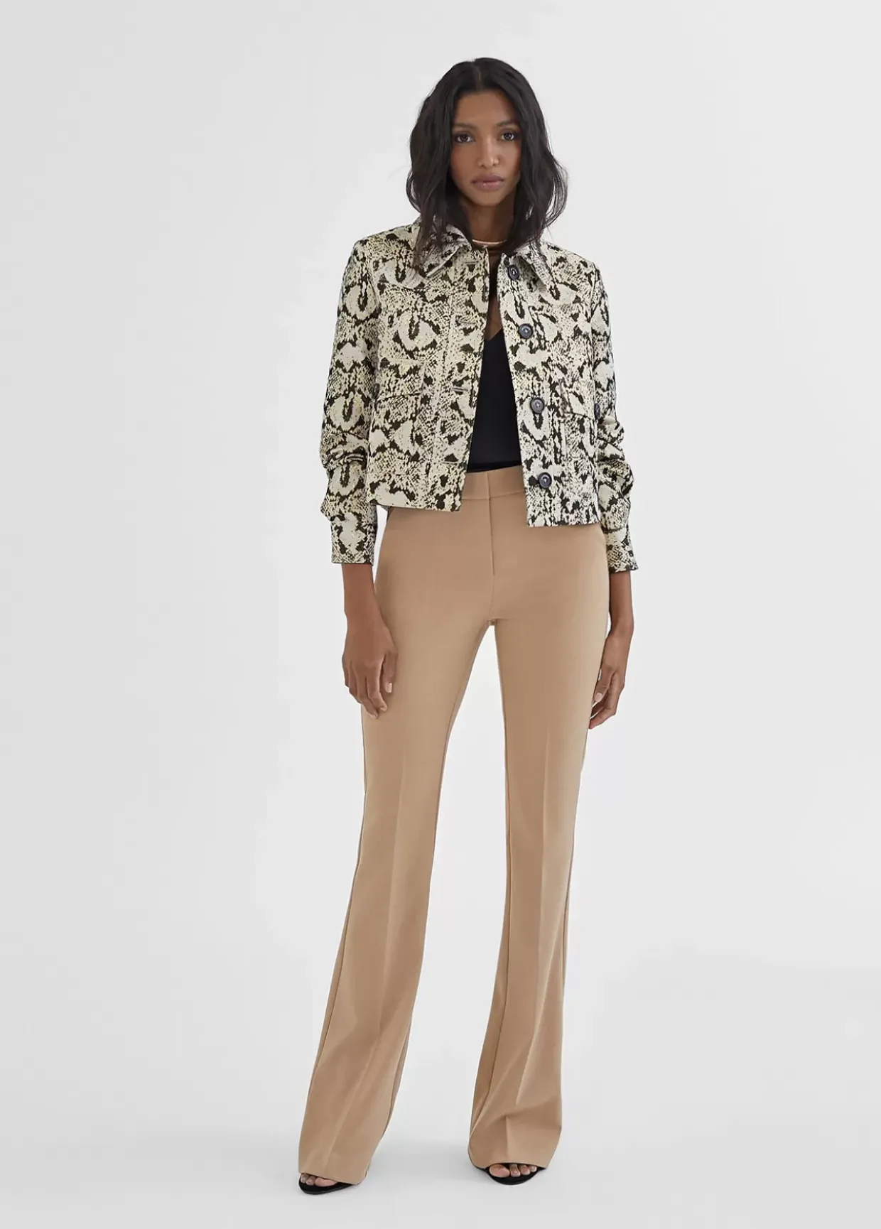 Chaqueta corta animal print