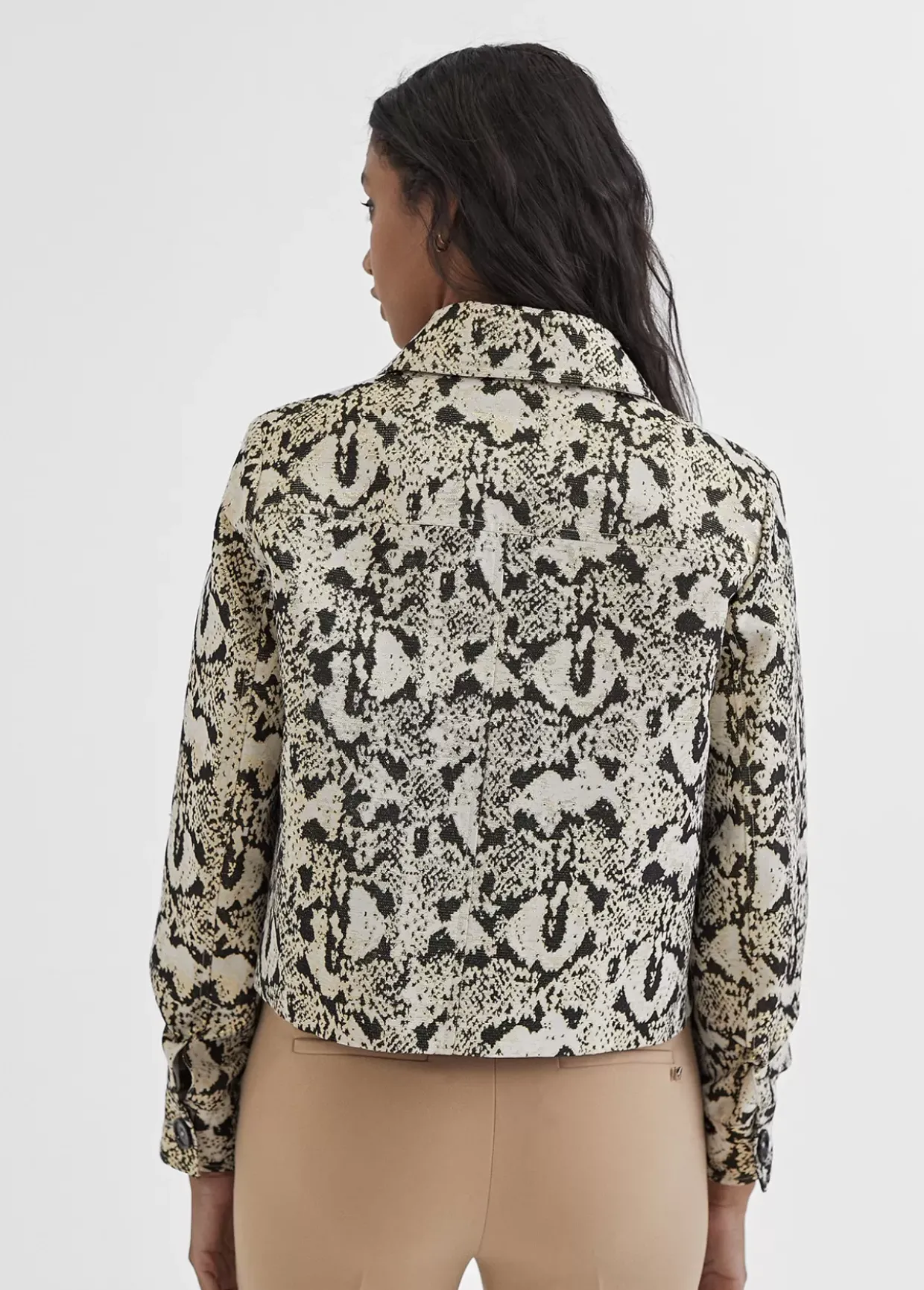 Chaqueta corta animal print