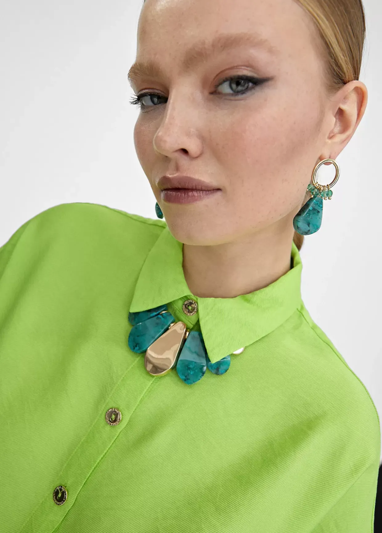 Collar con colgante turquesa