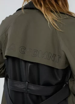 Gabardina combinada efecto piel