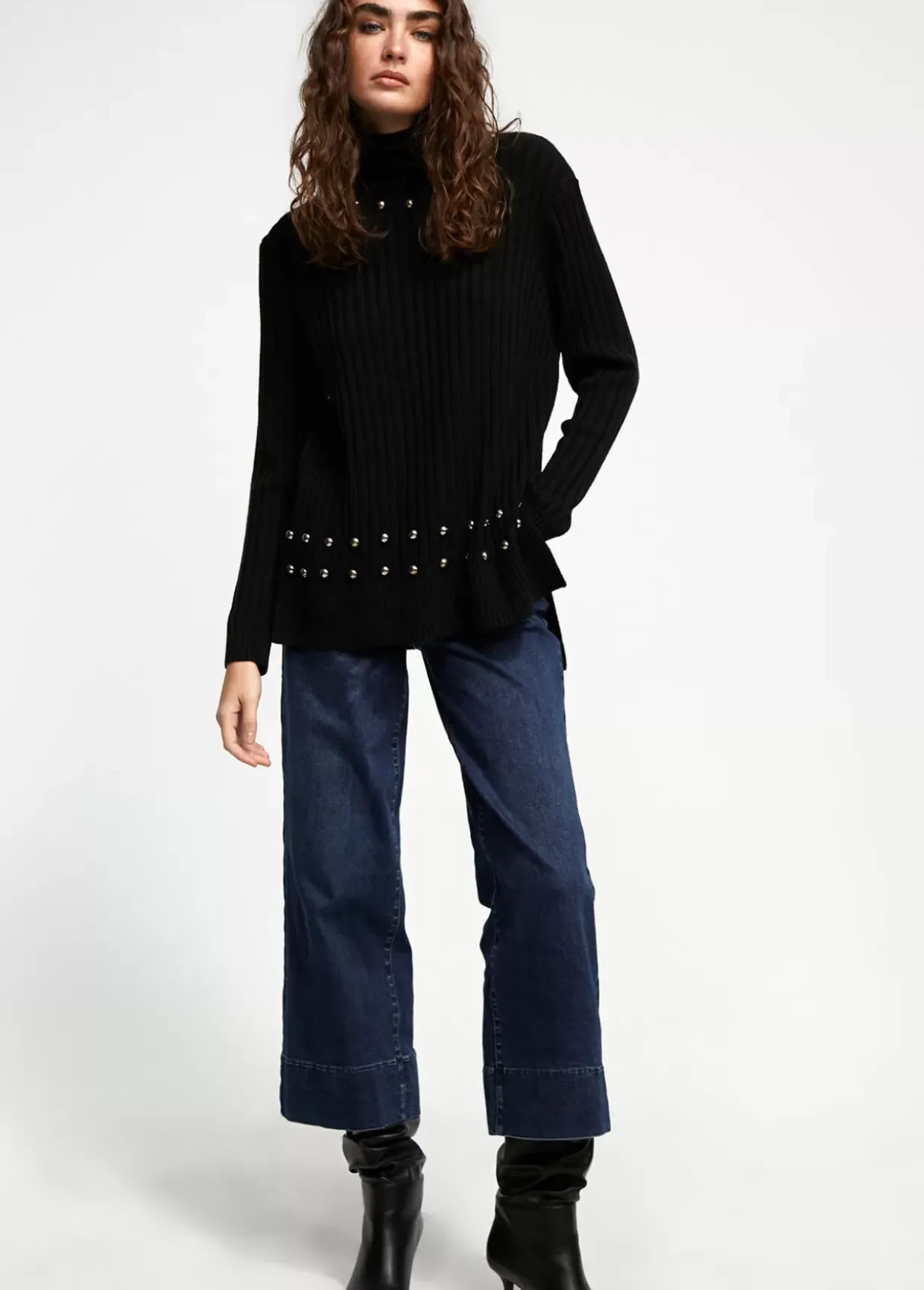 Jersey cuello alto con tachas