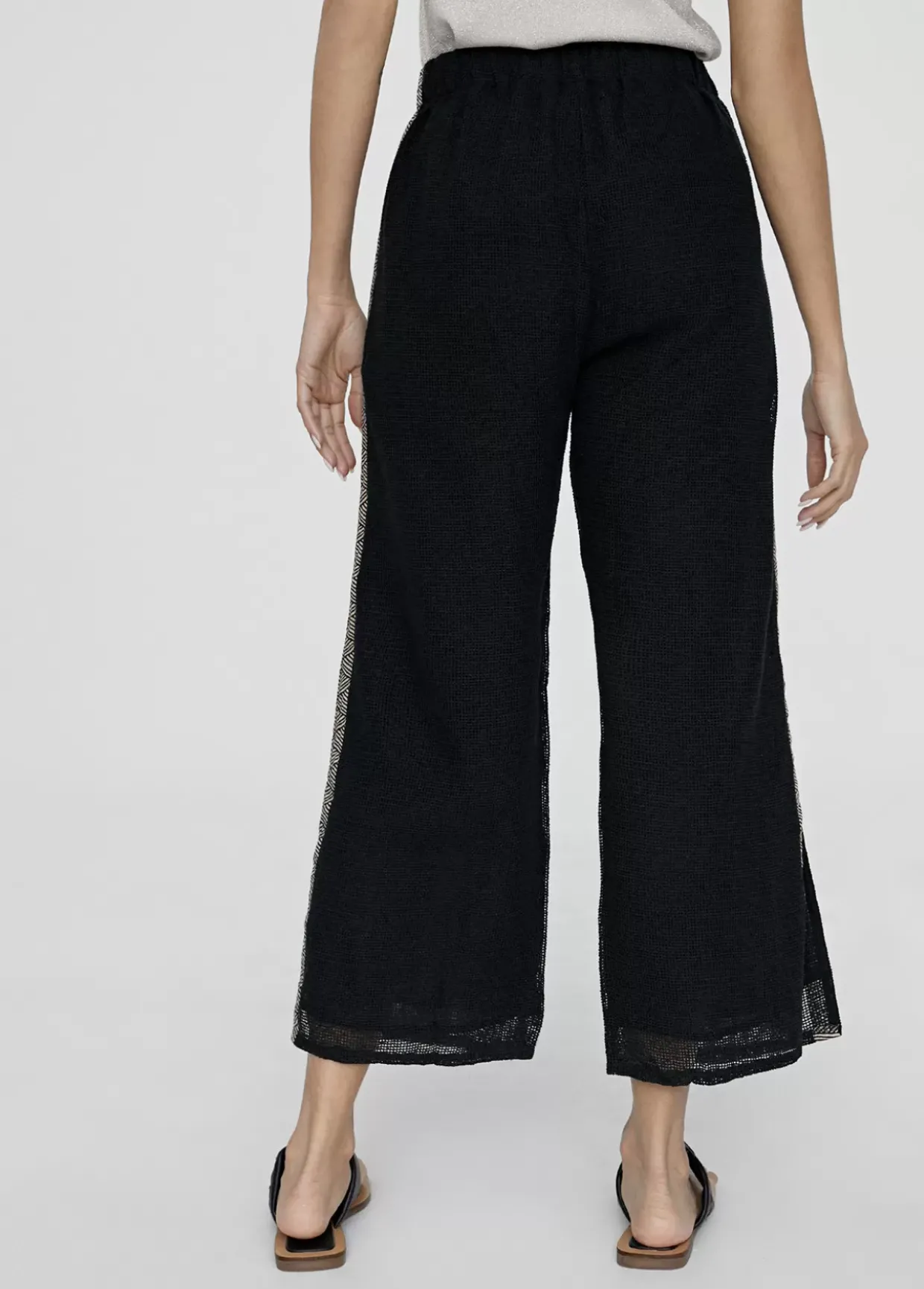 Pantalón con detalle lateral