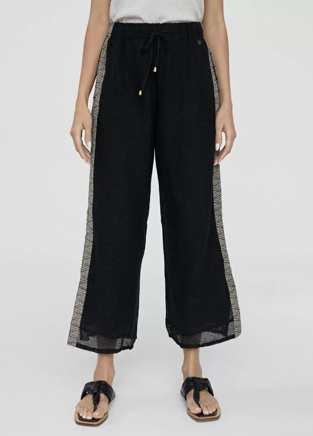 Pantalón con detalle lateral