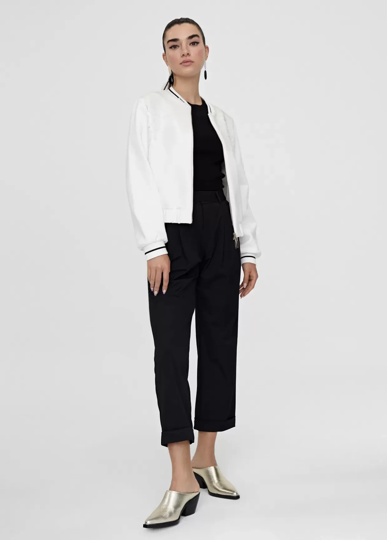 Pantalón cropped negro