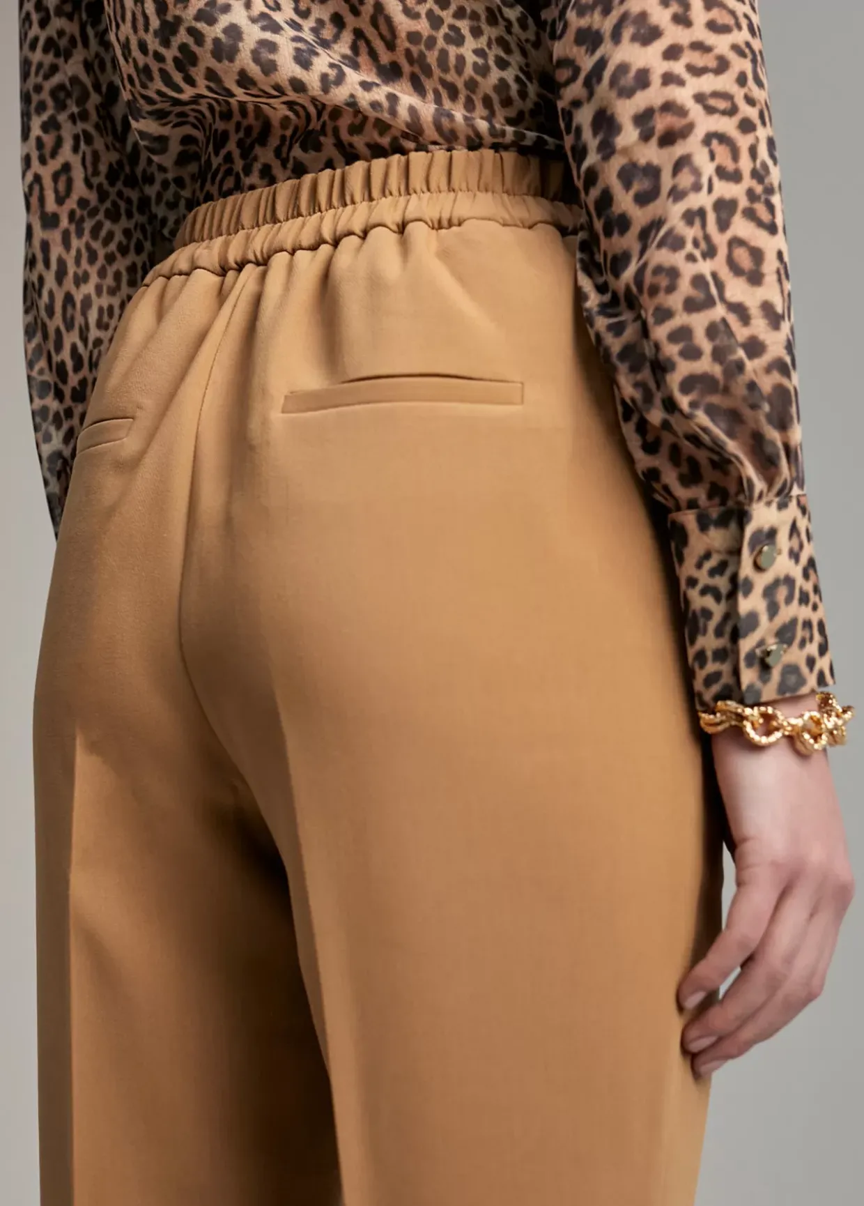 Pantalón detalle botones