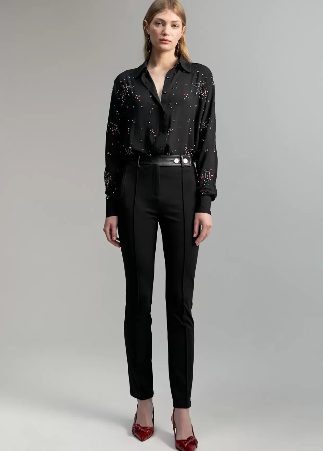 Pantalón detalles efecto piel