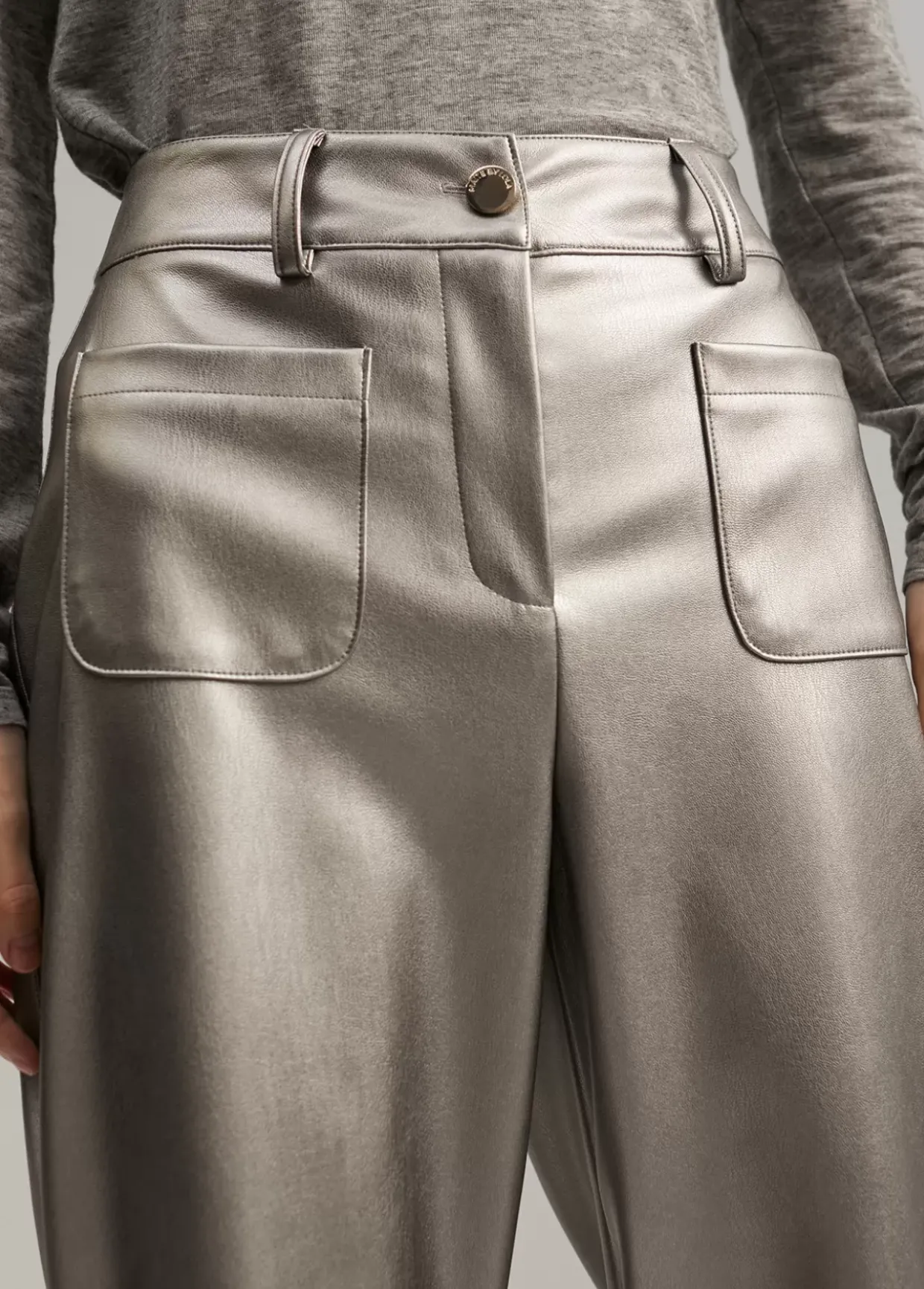 Pantalón efecto piel