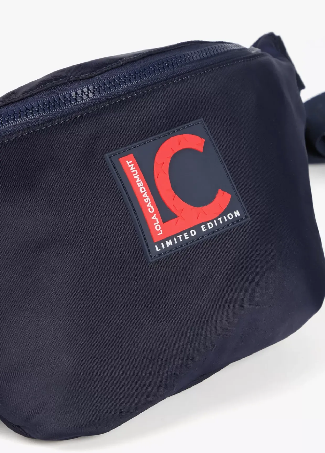 Riñonera azul marino edición limitada - Lola Casademunt