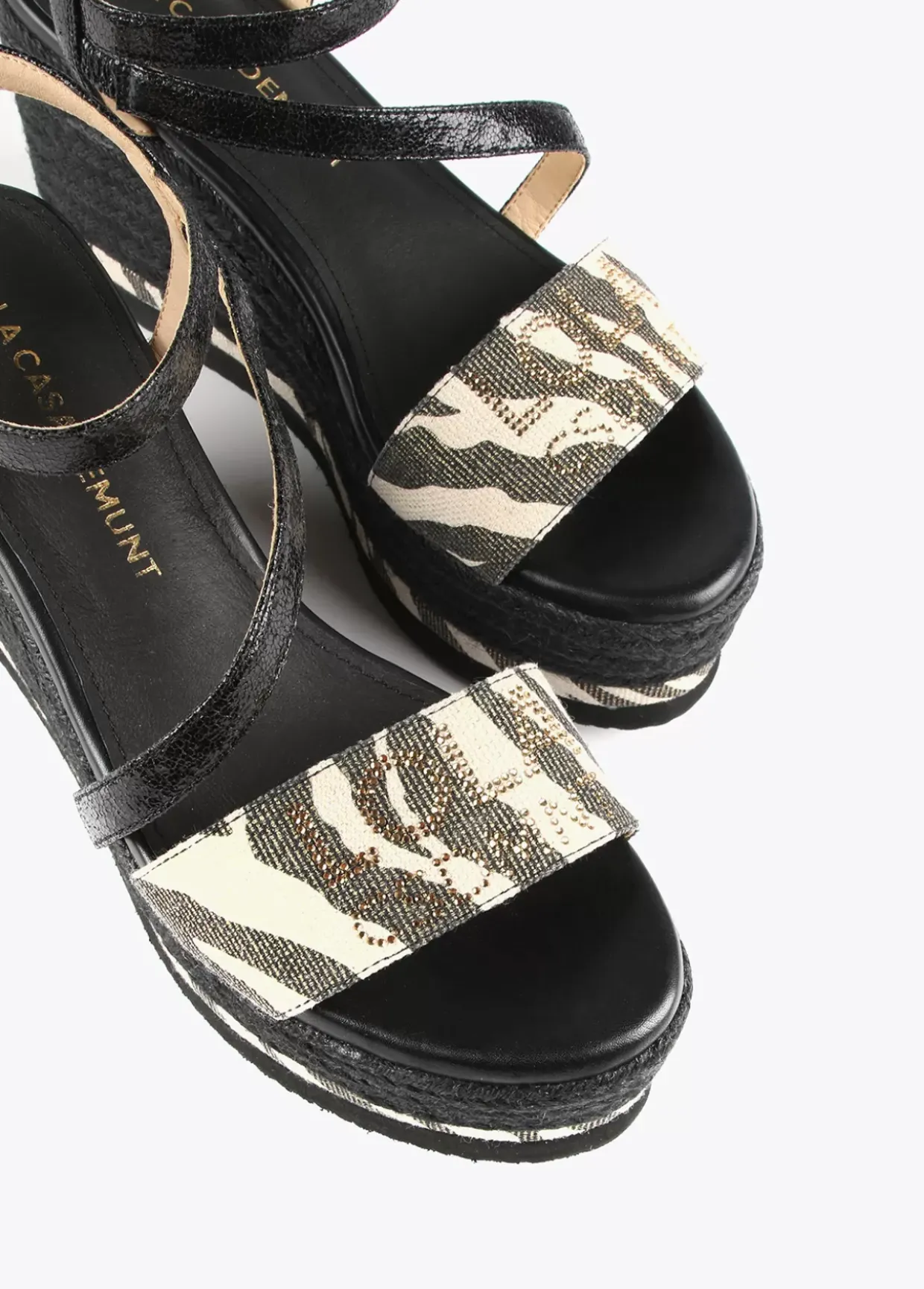 Sandalia cuña negra y animal print