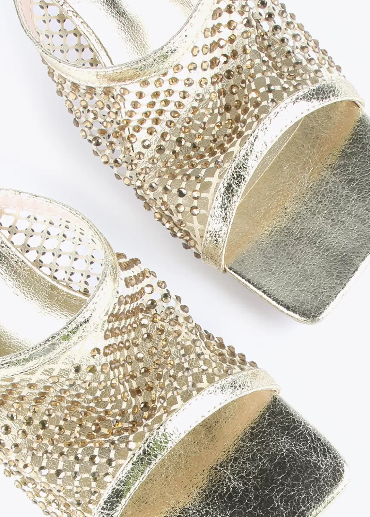 Sandalia de tacón y malla de strass