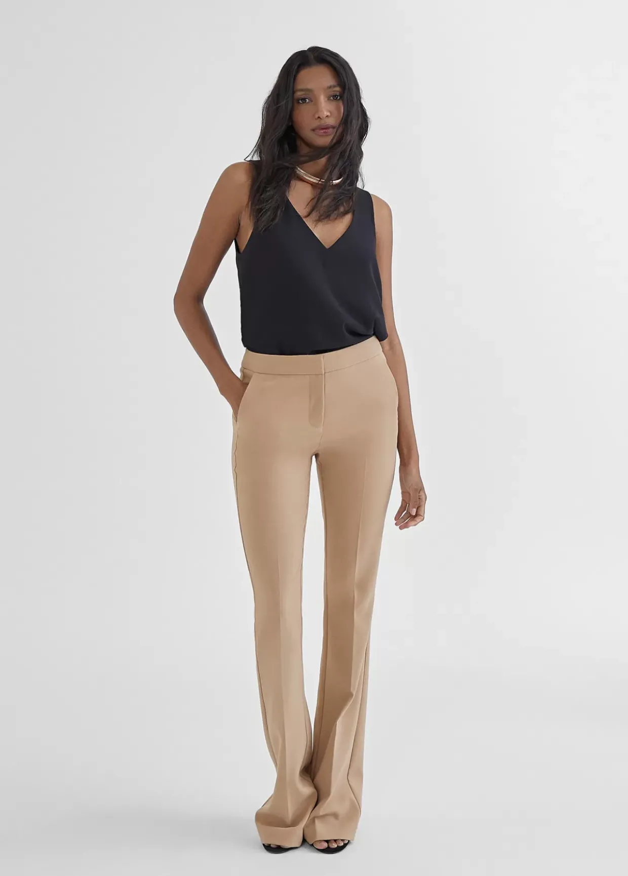 Top negro cuello pico