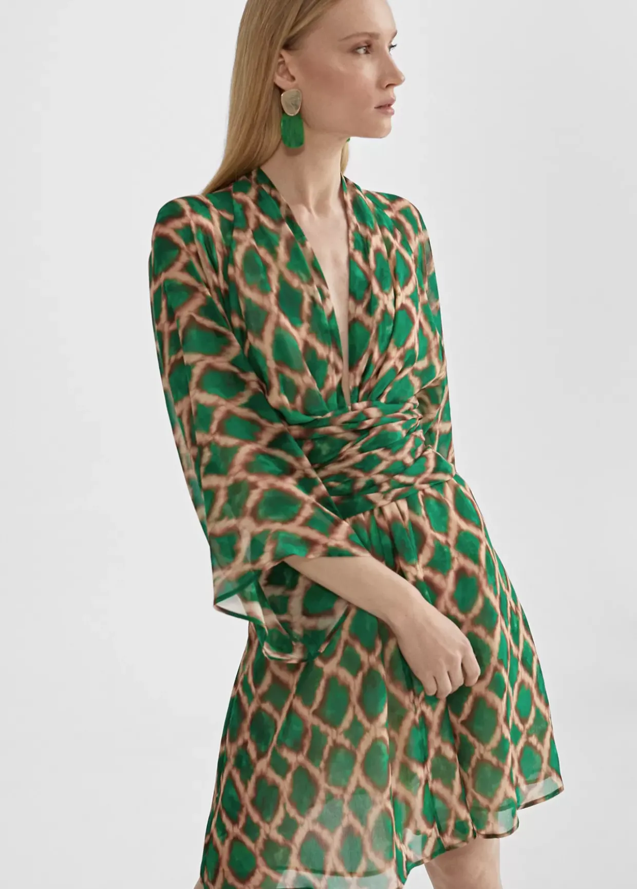 Vestido corto fluido estampado