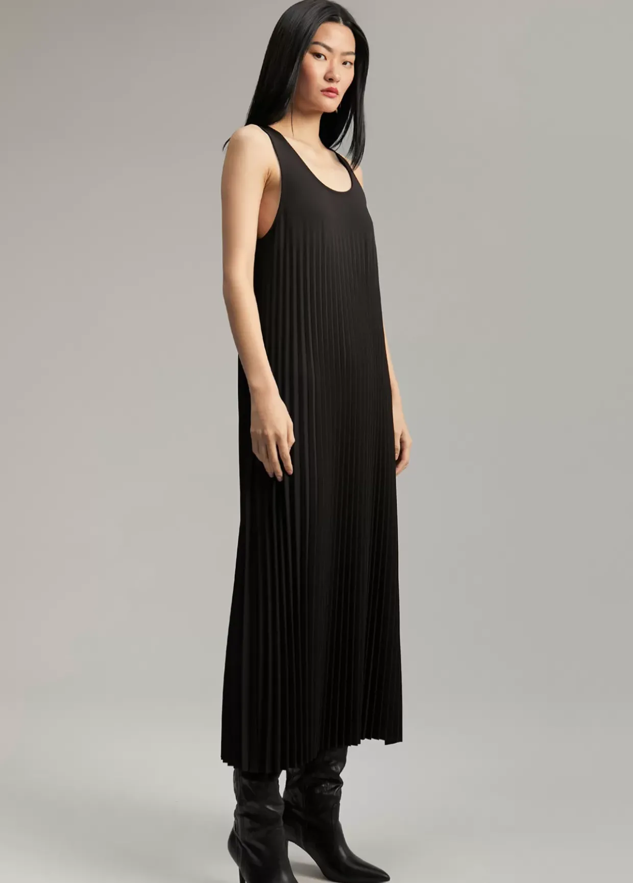 Vestido sin manga plisado