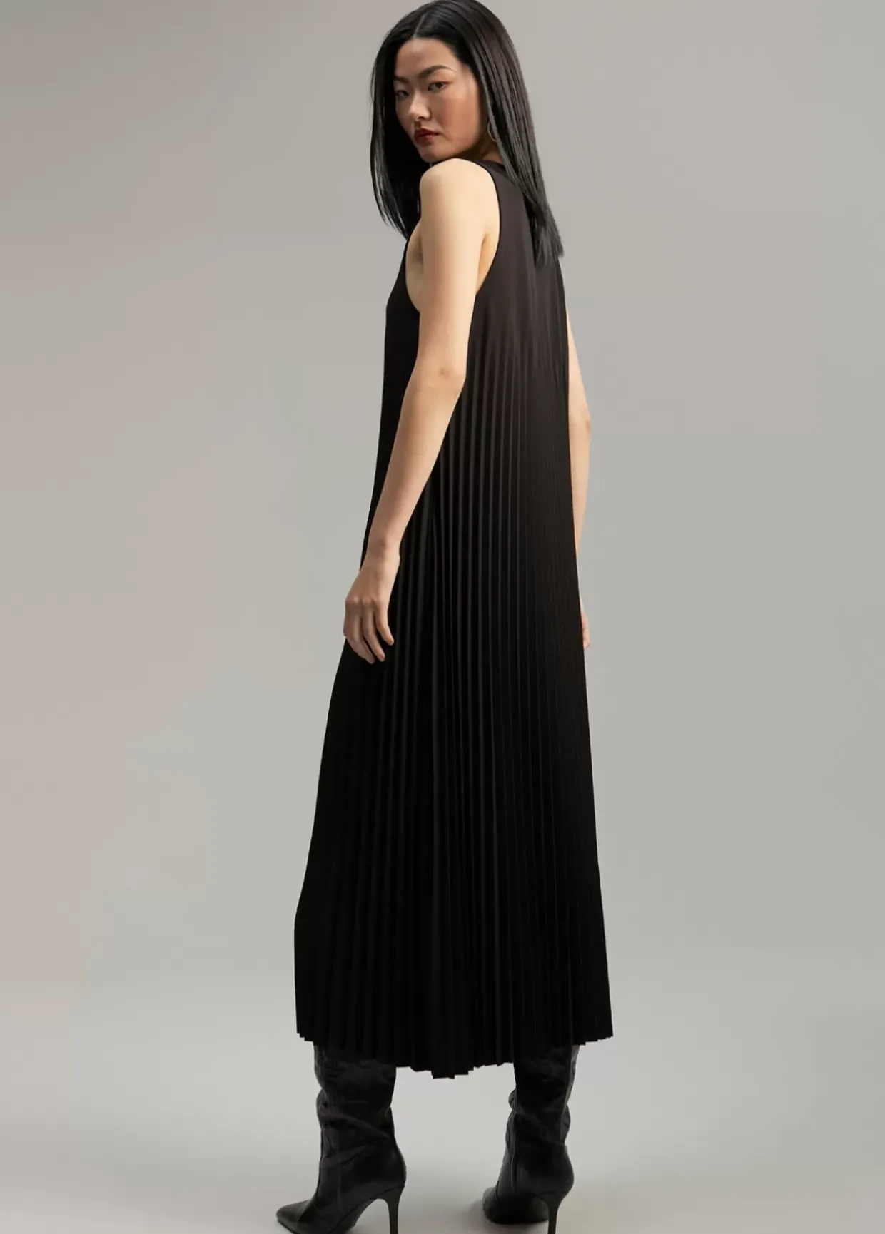 Vestido sin manga plisado
